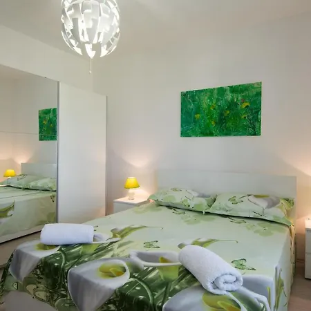Apartment Lux S Pogledom Na *